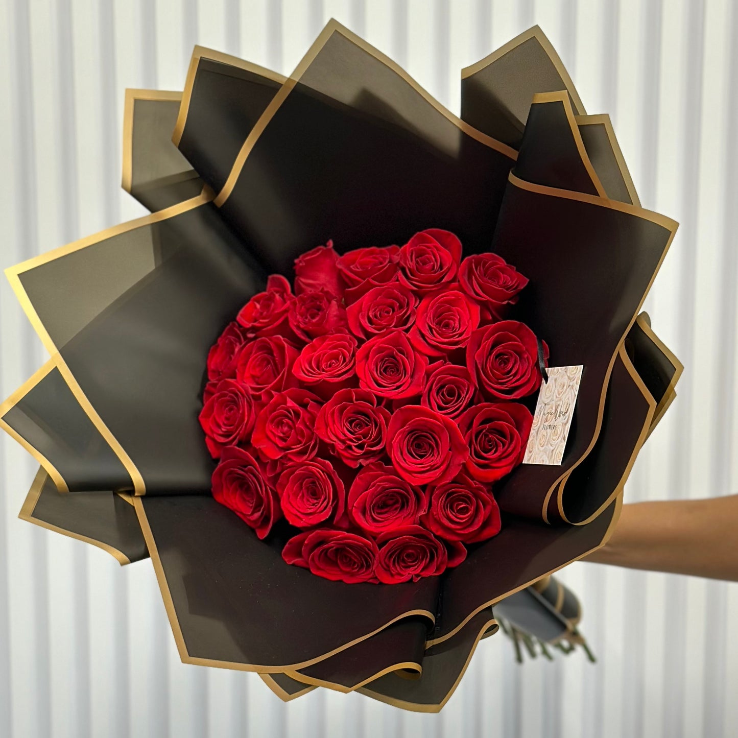 Fort Worth custom floral hand bouquet – Designed with fresh-cut roses, tulips, sunflowers, and mixed flowers.