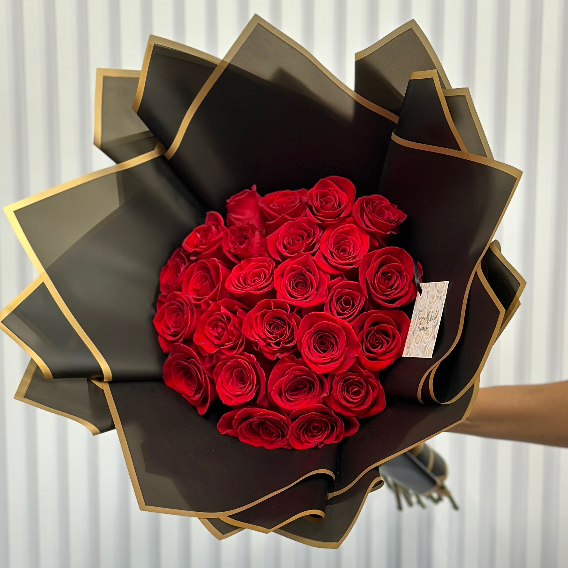 Fort Worth custom floral hand bouquet – Designed with fresh-cut roses, tulips, sunflowers, and mixed flowers.