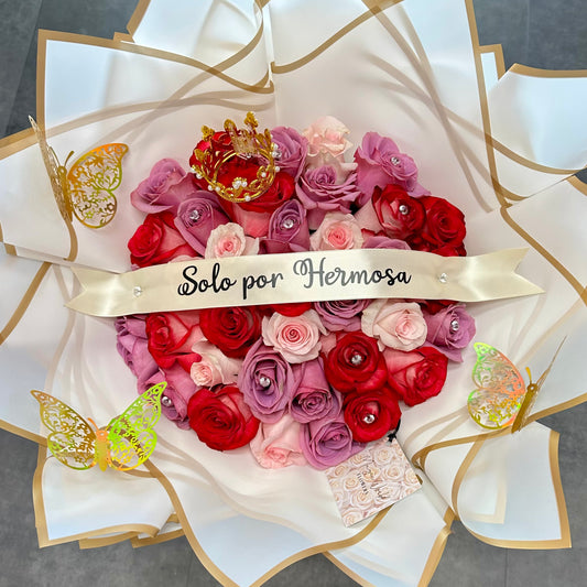 Floral deliver y Colleyville & Hurst – Beautiful hand-wrapped rose bouquet for special occasions.