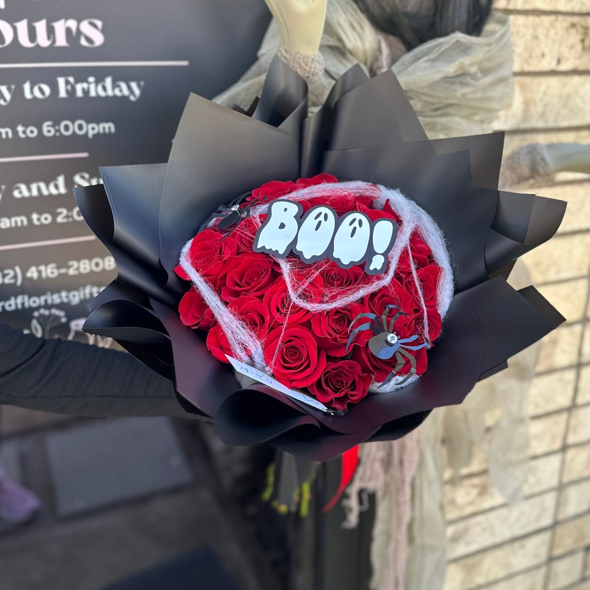 BOO! Red Rose Bouquet - Halloween Ramo Buchon - Magic World Flowers