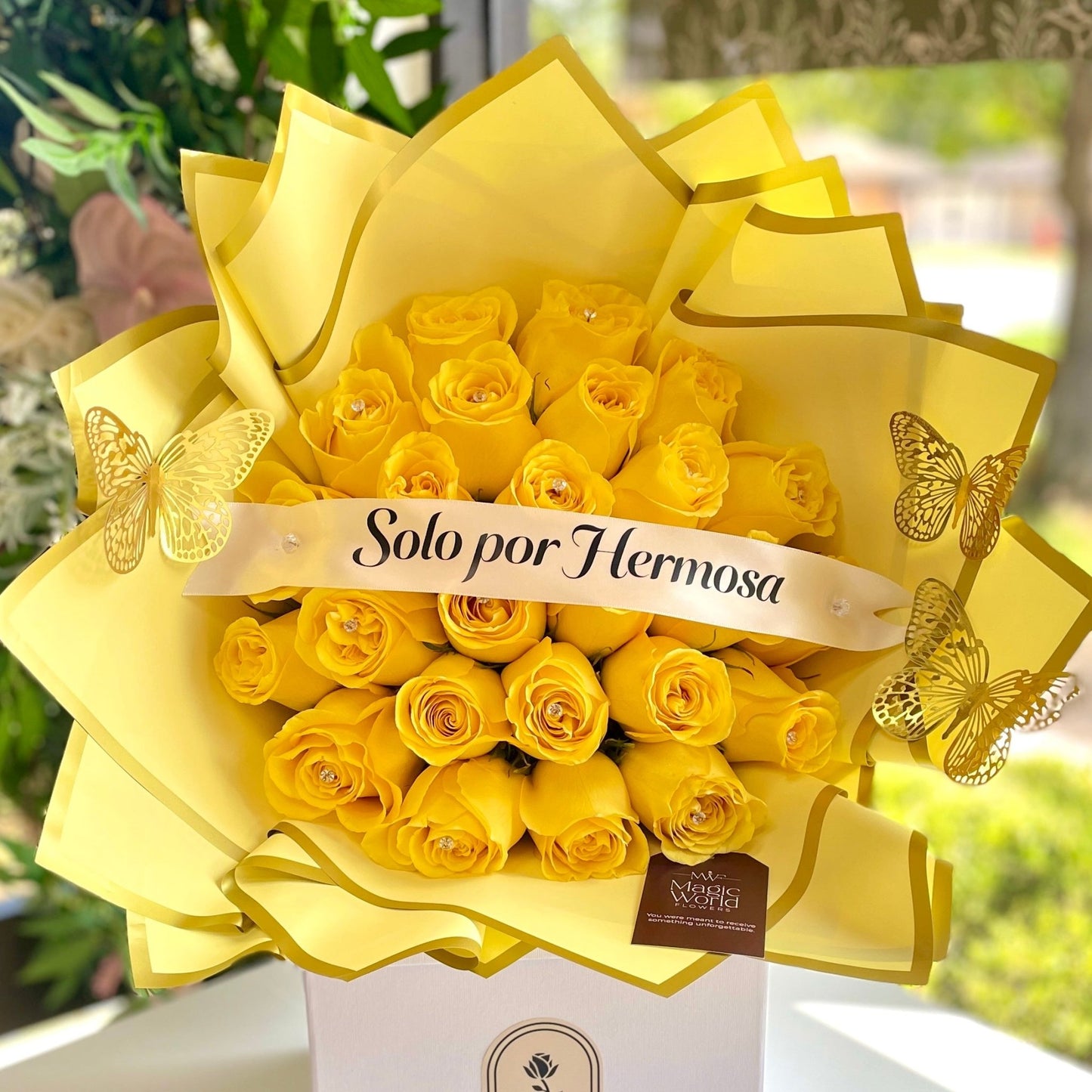Deluxe Hand Bouquet of Yellow Roses - Flores Amarillas Collection - Magic World Flowers