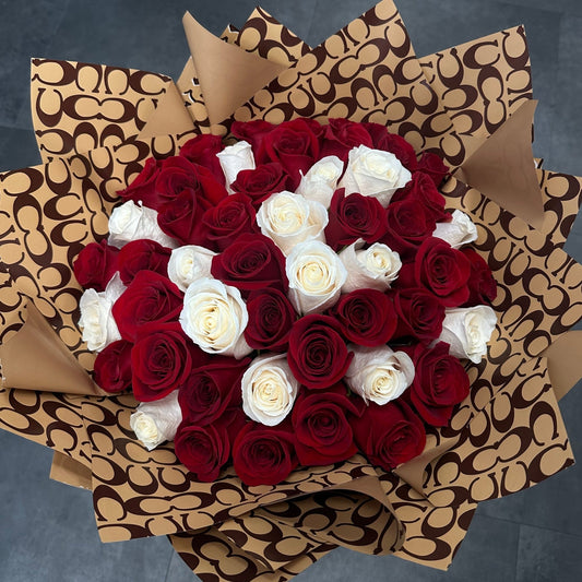Ramo Buchon - Classic Hand Bouquet of White & Red Roses - Magic World Flowers