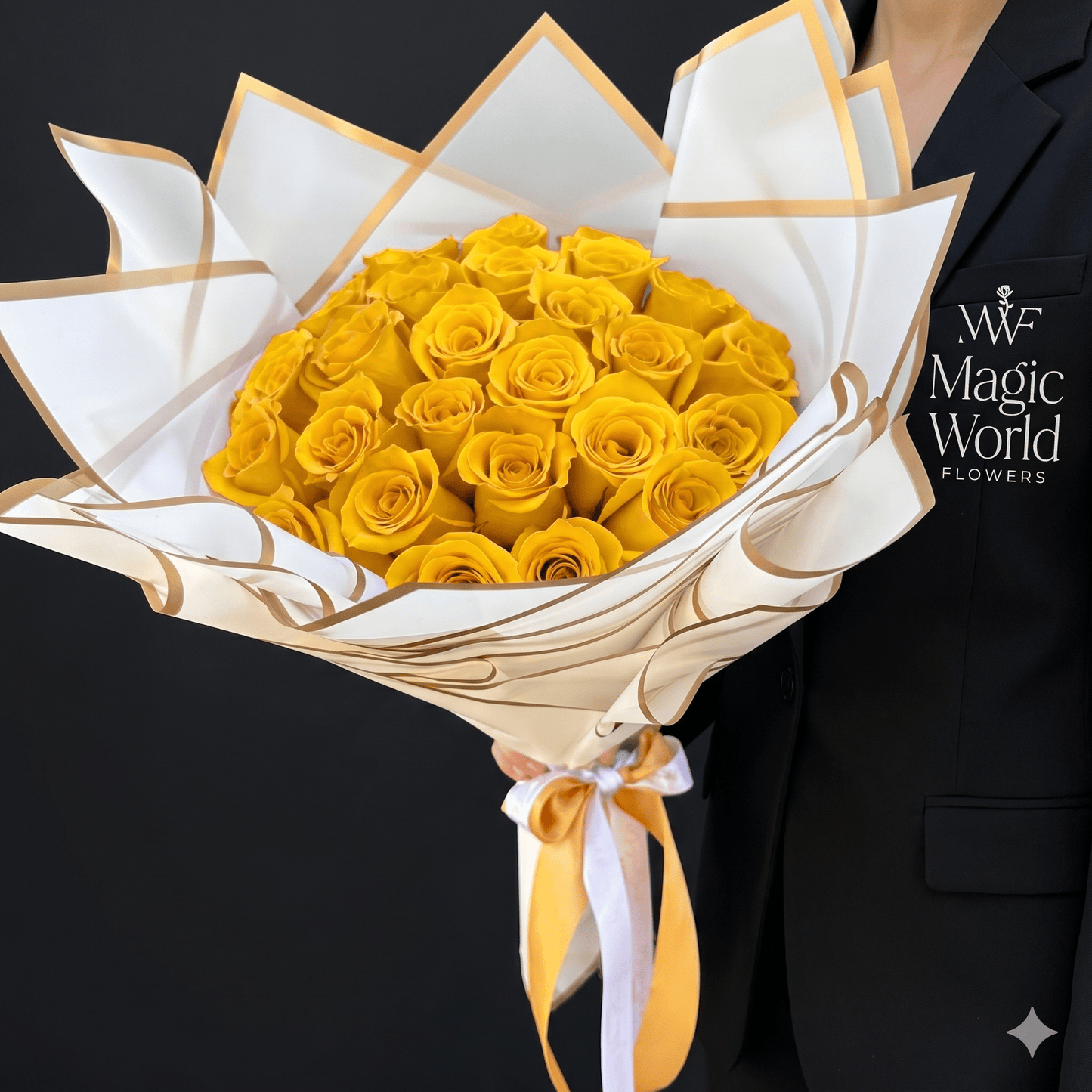Ramo Buchon - Classic Hand Bouquet of Yellow Roses - Magic World Flowers