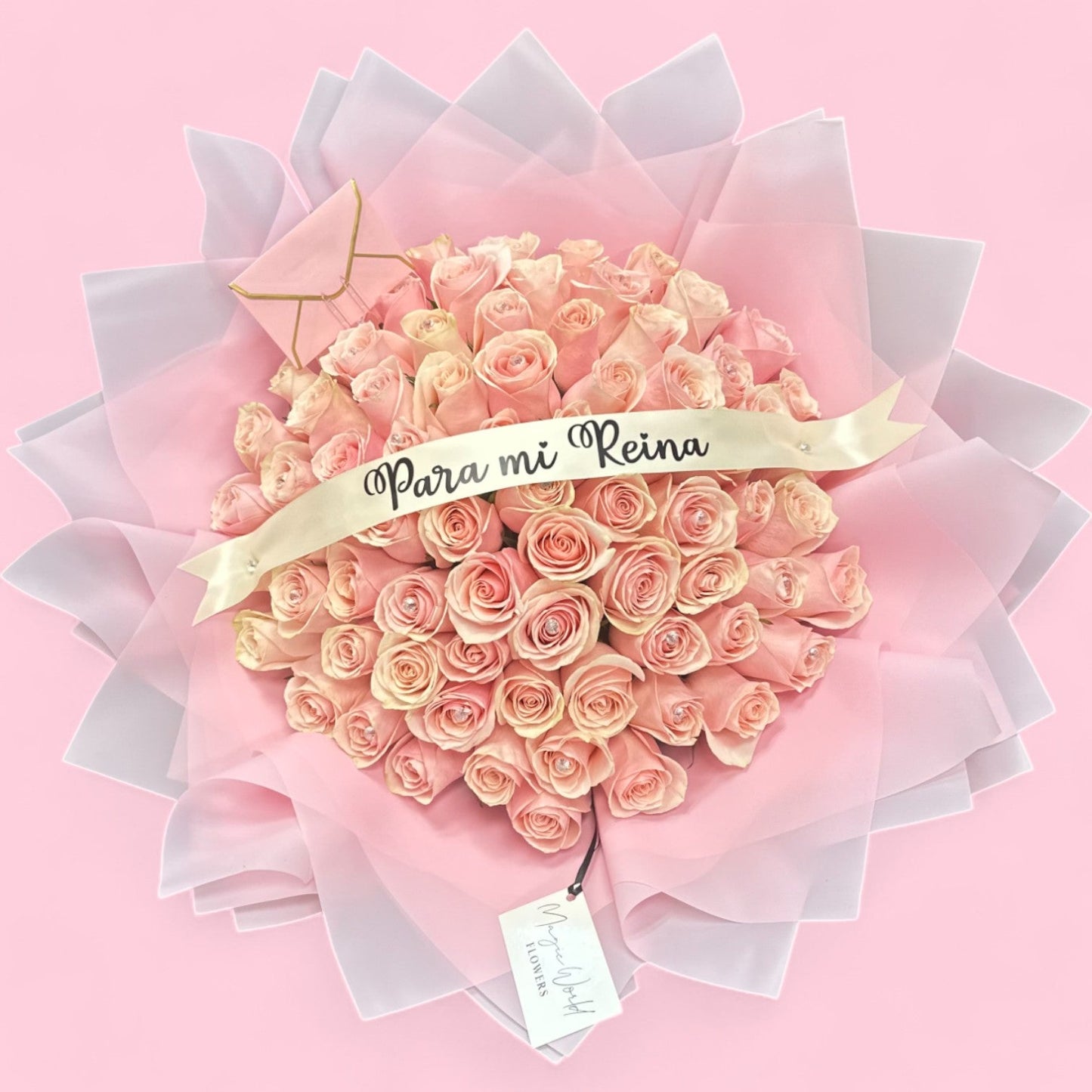 Ramo Buchon - Deluxe Hand Bouquet of Pink Roses - Magic World Flowers
