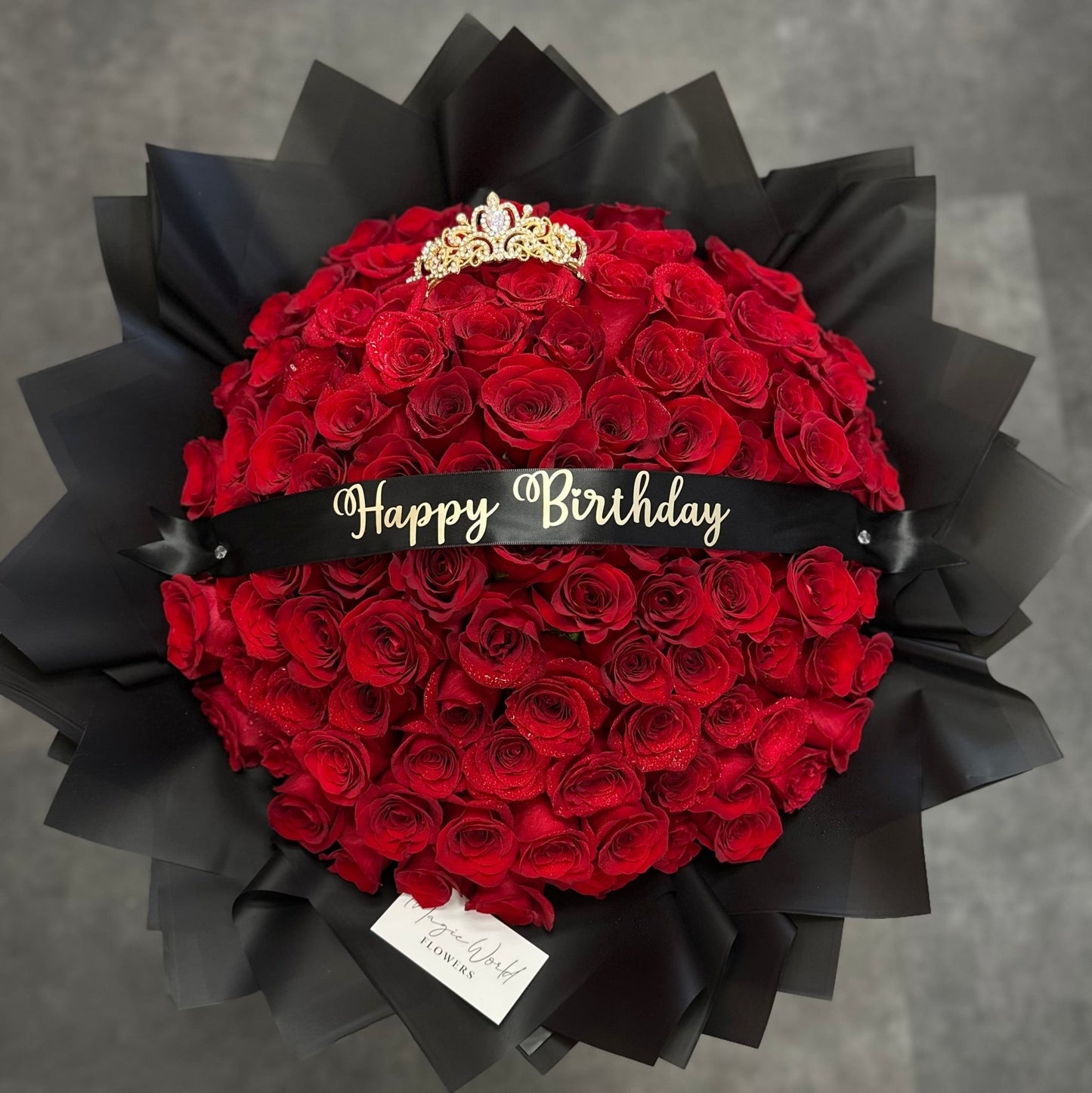 Ramo Buchon - Deluxe Hand Bouquet of Red Roses - Magic World Flowers