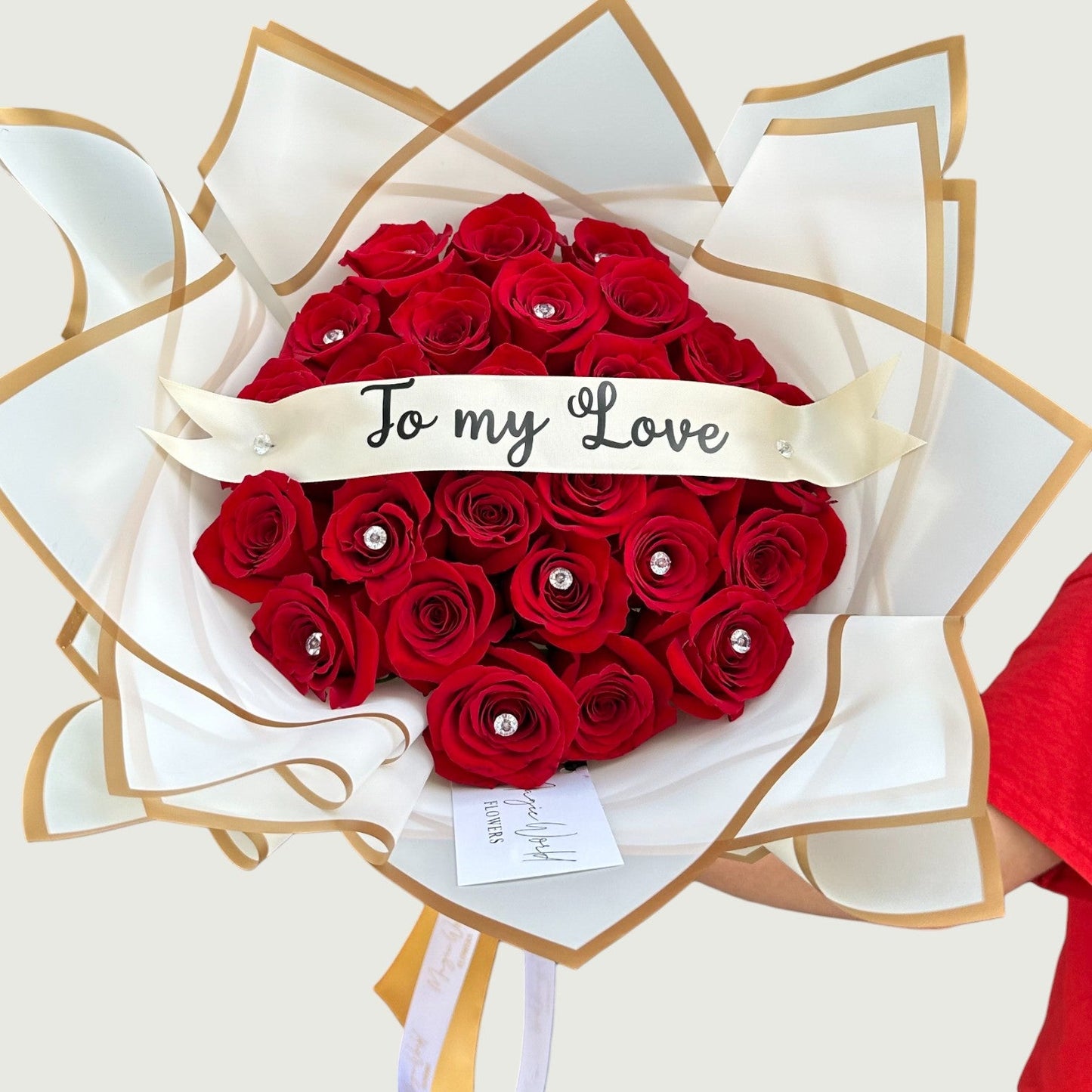 Ramo Buchon - Deluxe Hand Bouquet of Red Roses - Magic World Flowers