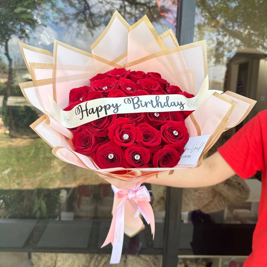 Ramo Buchon - Deluxe Hand Bouquet of Red Roses - Magic World Flowers