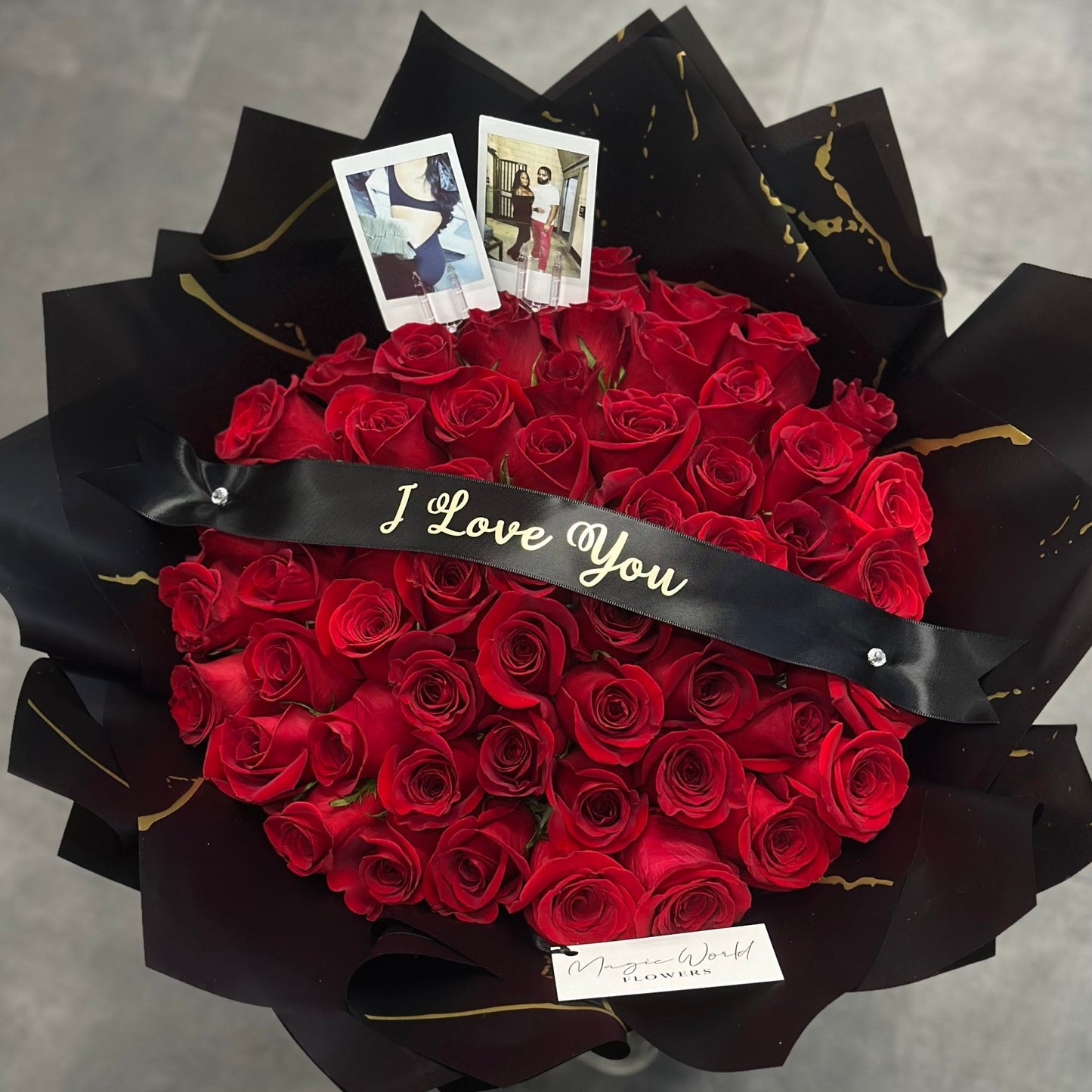 Ramo Buchon - Deluxe Hand Bouquet of Red Roses - Magic World Flowers