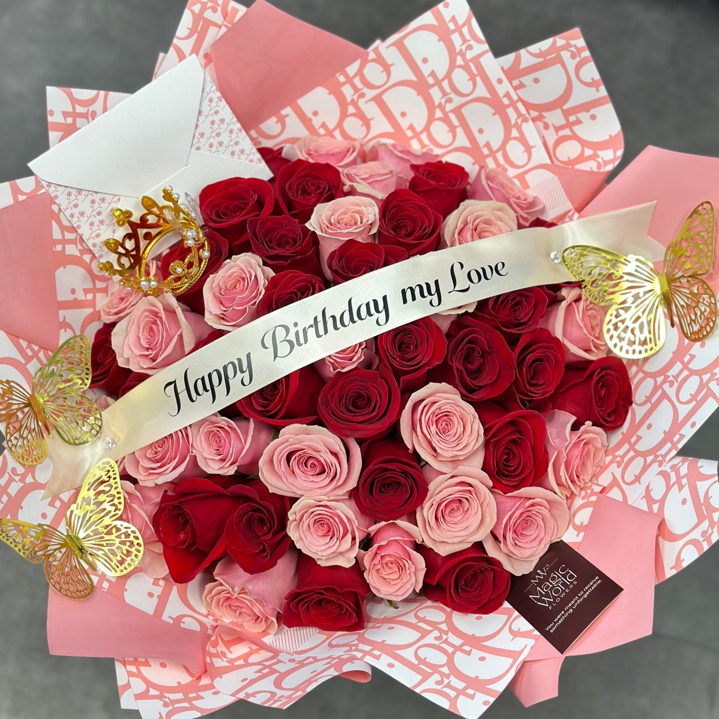 Ramo Buchon - Premium Hand Bouquet of Mixed colors Roses - Magic World Flowers