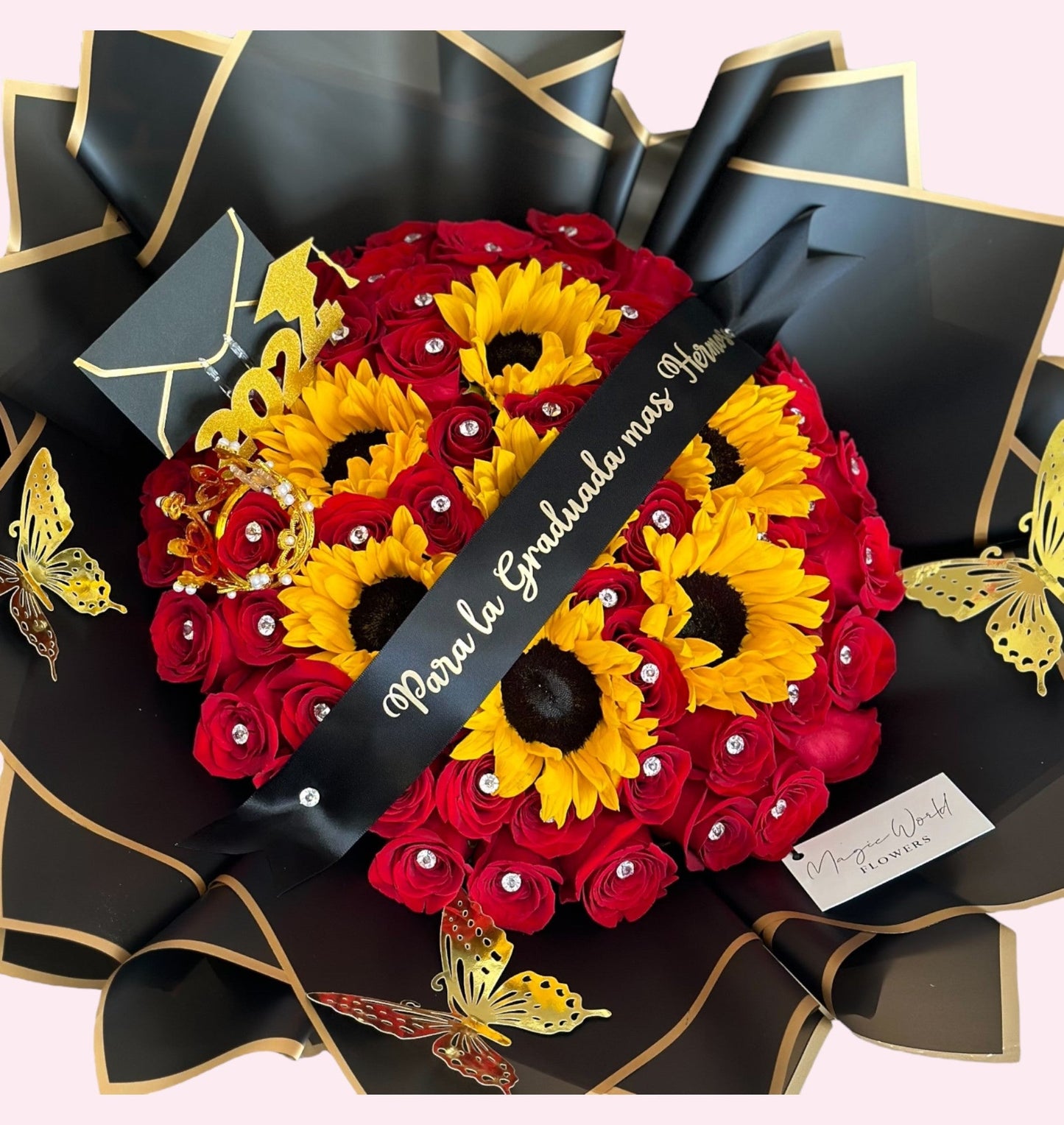 Ramo Buchon - Sunflowers 'n' Roses Hand Bouquet - Magic World Flowers