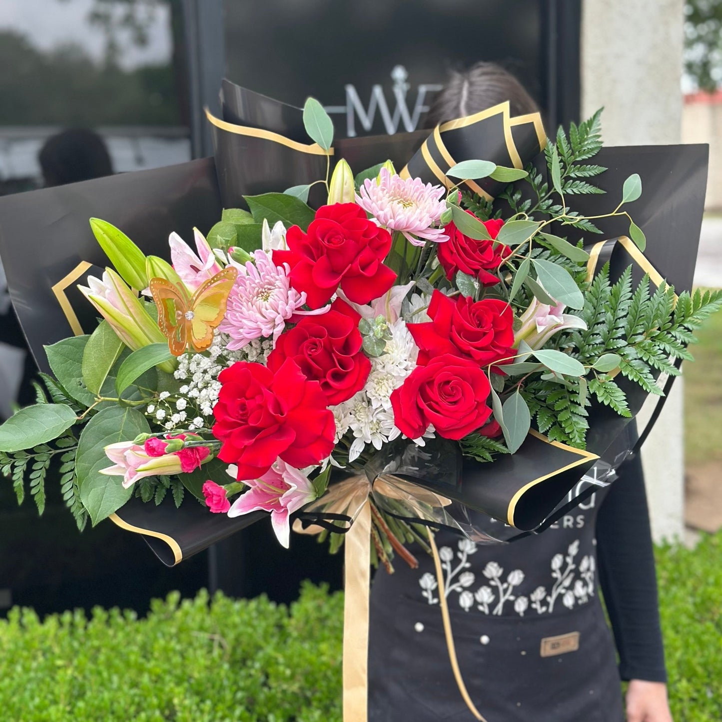 Red Coded | Modern Blooms Bouquet - Magic World Flowers