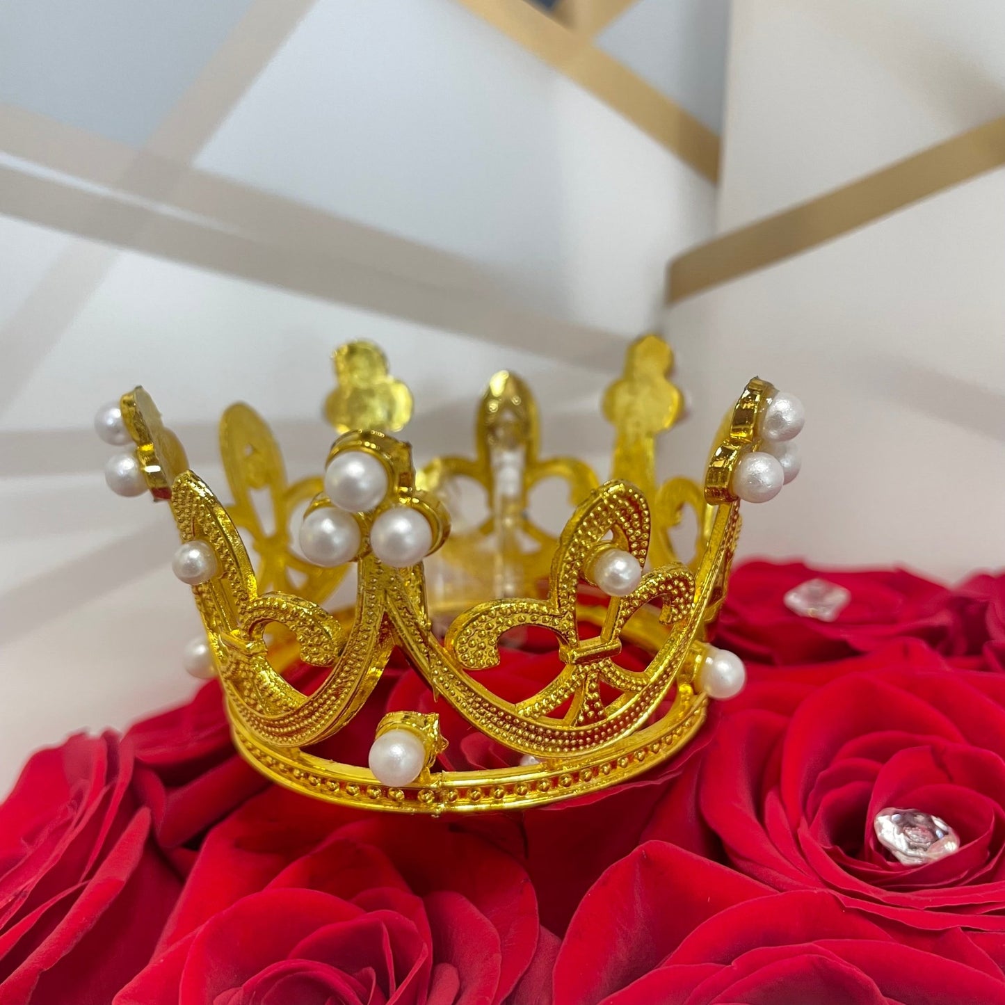 Small Crown for Ramo Buchon - Magic World Flowers