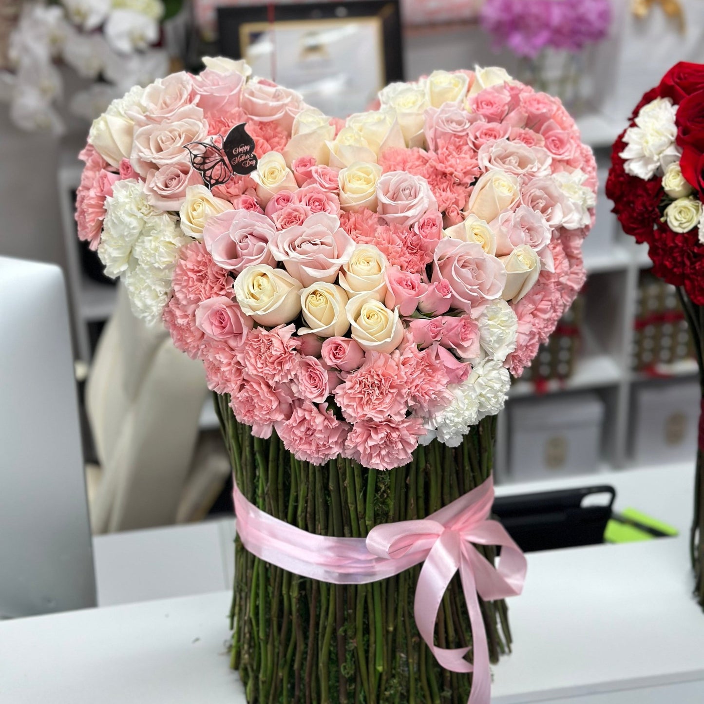 Standing Heart of Roses - Medium - Magic World Flowers