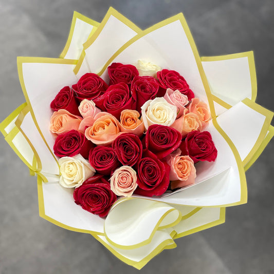 Ramo Buchon - Classic Hand Bouquet of Mixed colors Roses