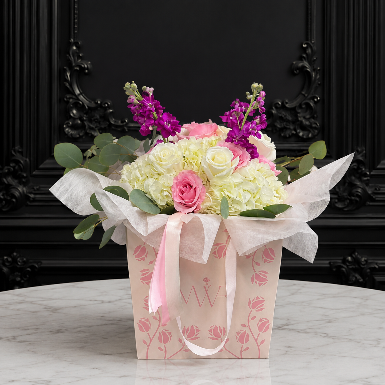 La Belle Vase II | Hydrangeas & Roses - Vases