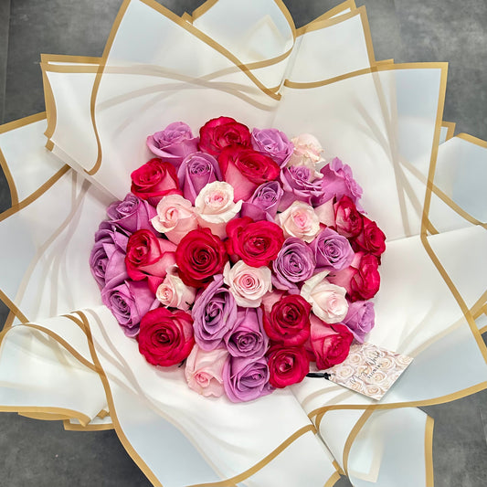 Classic Hand Bouquet of Mixed colors Roses