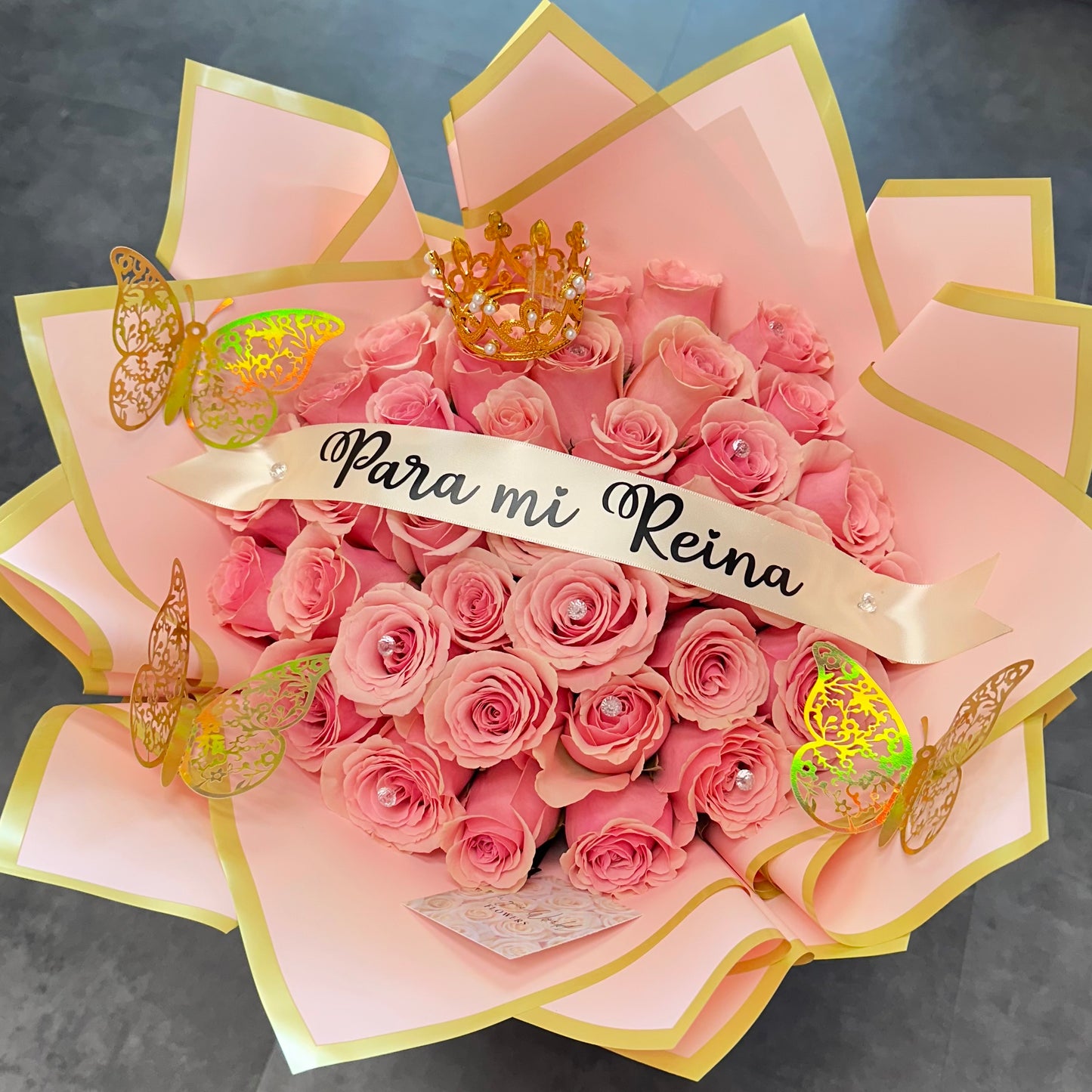 Premium Hand Bouquet of Pink Roses