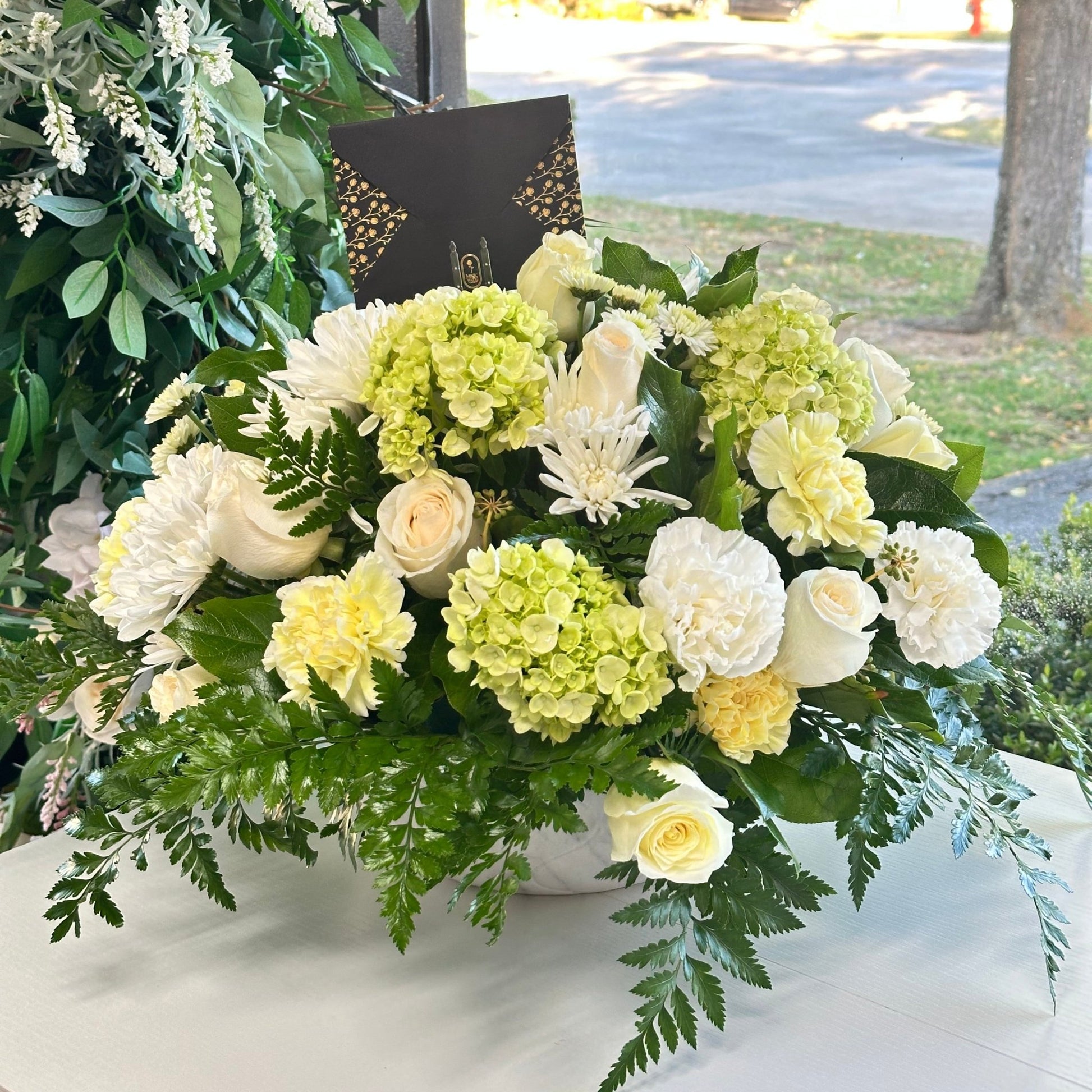 Ceramic Centerpiece - Vases - Magic World Flowers