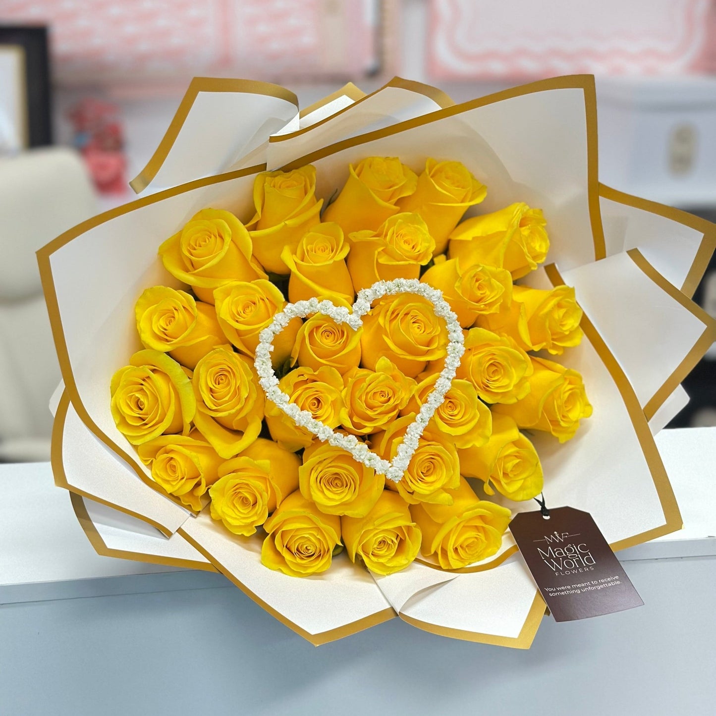 Heart Silhouette Ramo Buchon - Flores Amarillas Collection - Magic World Flowers