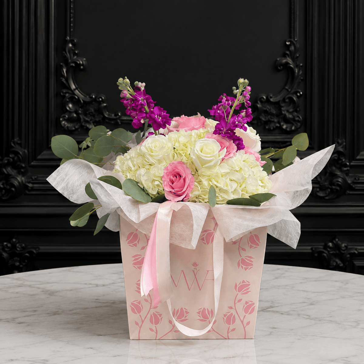 La Belle Vase II | Hydrangeas & Roses - Vases - Magic World Flowers