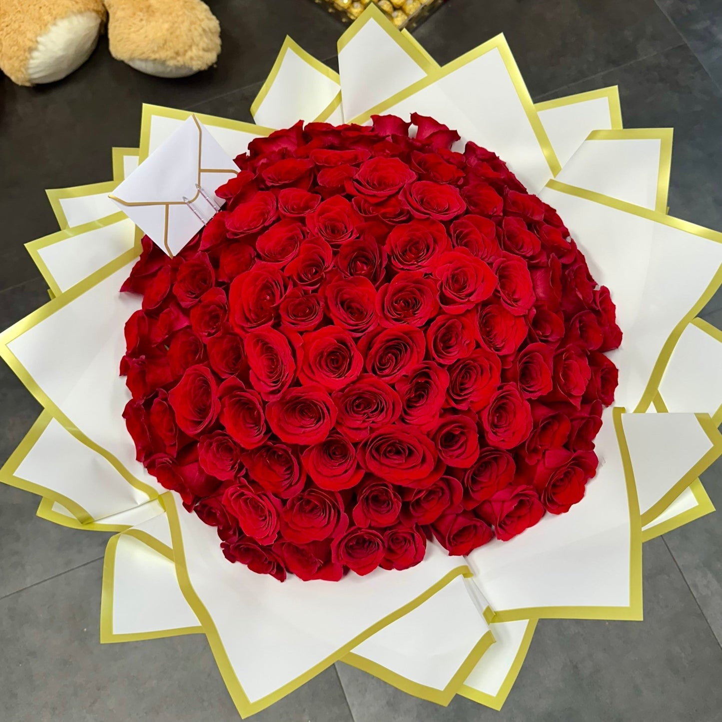 Luxurious Christmas Roses Bouquet - Magic World Flowers