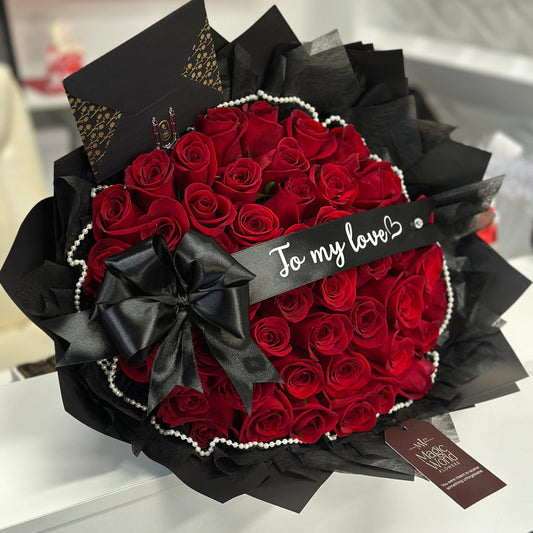 Midnight Pearl Ramo Buchon – Floral Hand Bouquet - Magic World Flowers