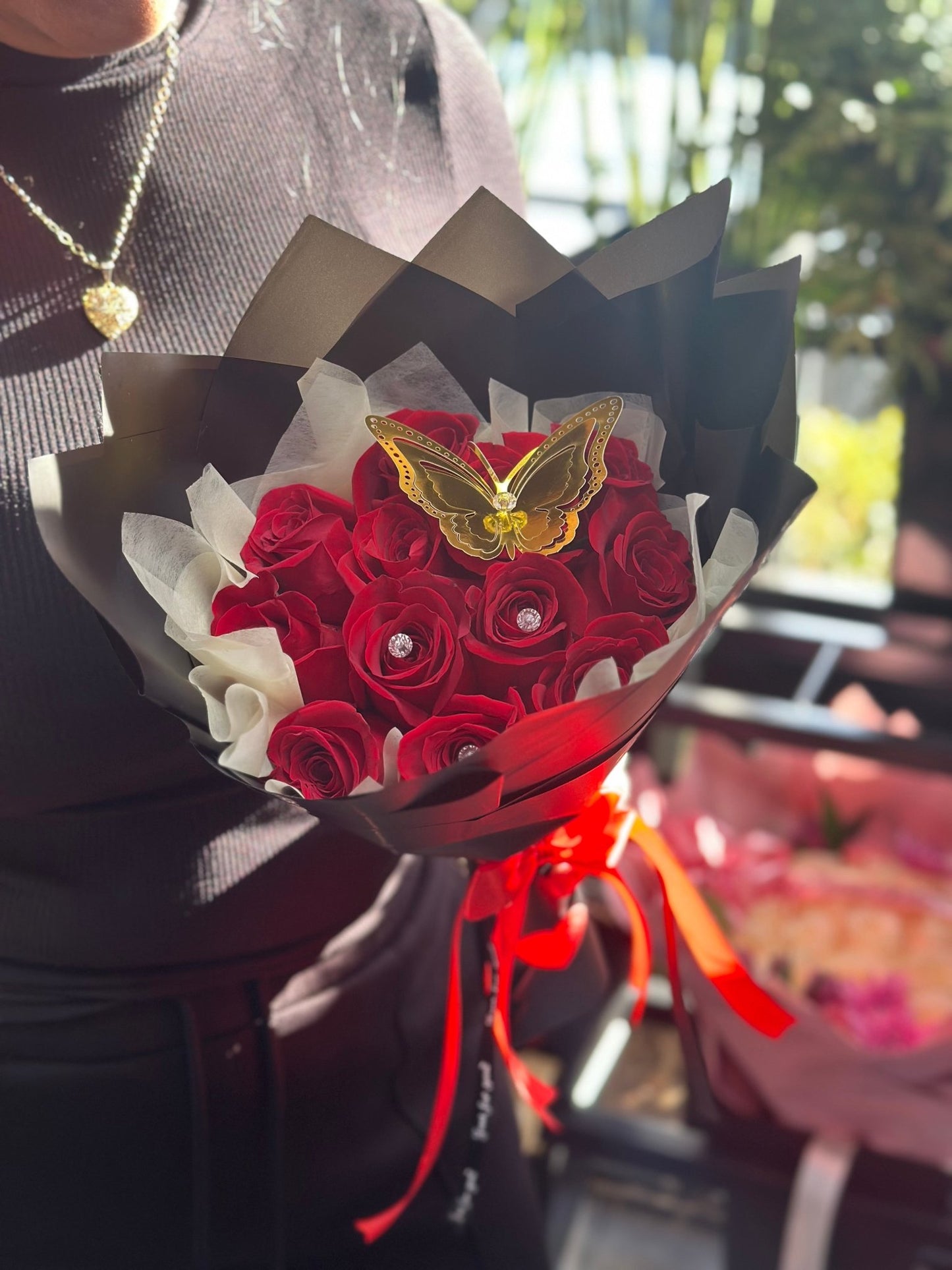 Mini Ramo Buchon - Black Wrapping - Irving Mall Location - Magic World Flowers