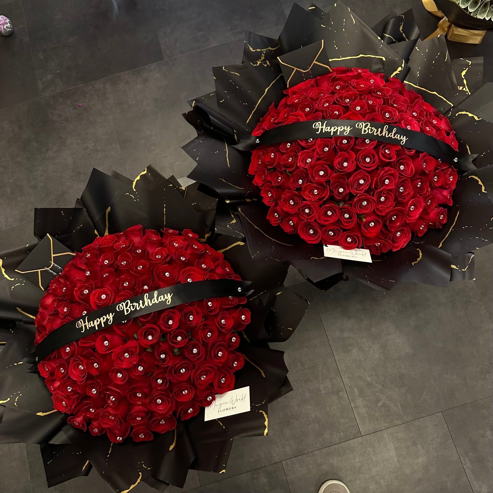 Ramo Buchon - 100 Red Roses - Best Seller - Magic World Flowers