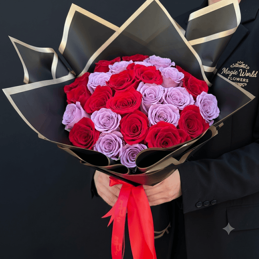 Ramo Buchon - Classic Hand Bouquet of Lavender & Red Roses - Magic World Flowers