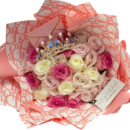 Ramo Buchon - Classic Hand Bouquet of Mixed colors Roses - Magic World Flowers