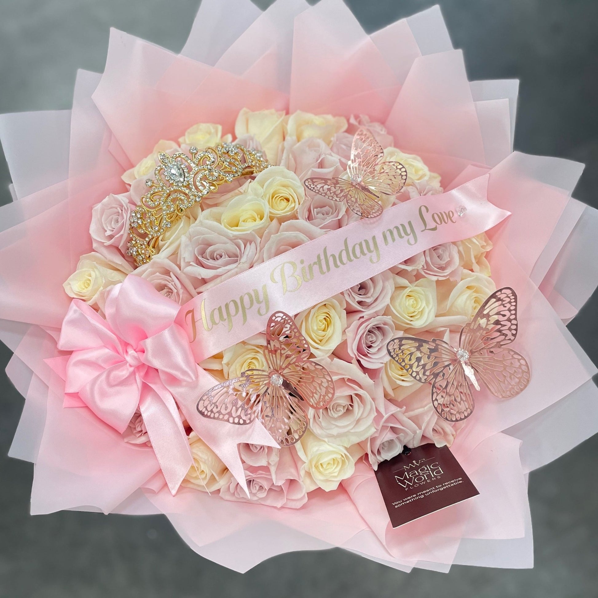 Ramo Buchon - Classic Hand Bouquet of Pastel Color Roses - Magic World Flowers