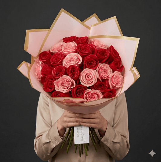 Ramo Buchon - Classic Hand Bouquet of Pink & Red Roses - Magic World Flowers