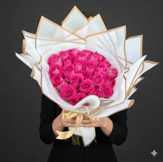 Ramo Buchon - Classic Hand Bouquet of Pink Roses - Magic World Flowers