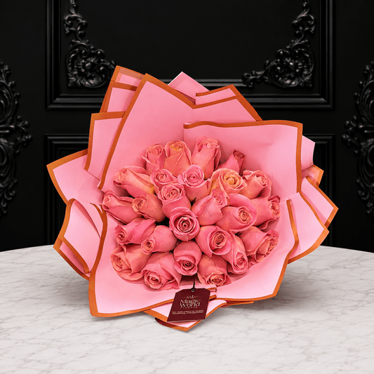 Ramo Buchon - Classic Hand Bouquet of Pink Roses - Magic World Flowers