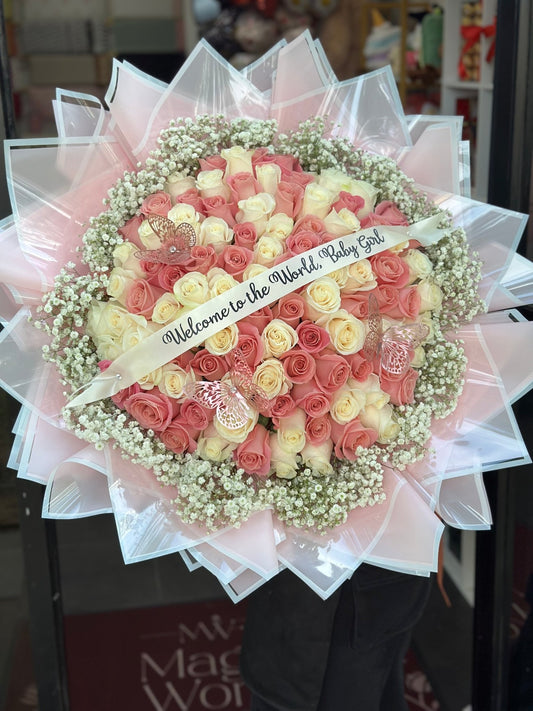 Ramo Buchon - Classic Hand Bouquet of Pink & White Roses - Magic World Flowers