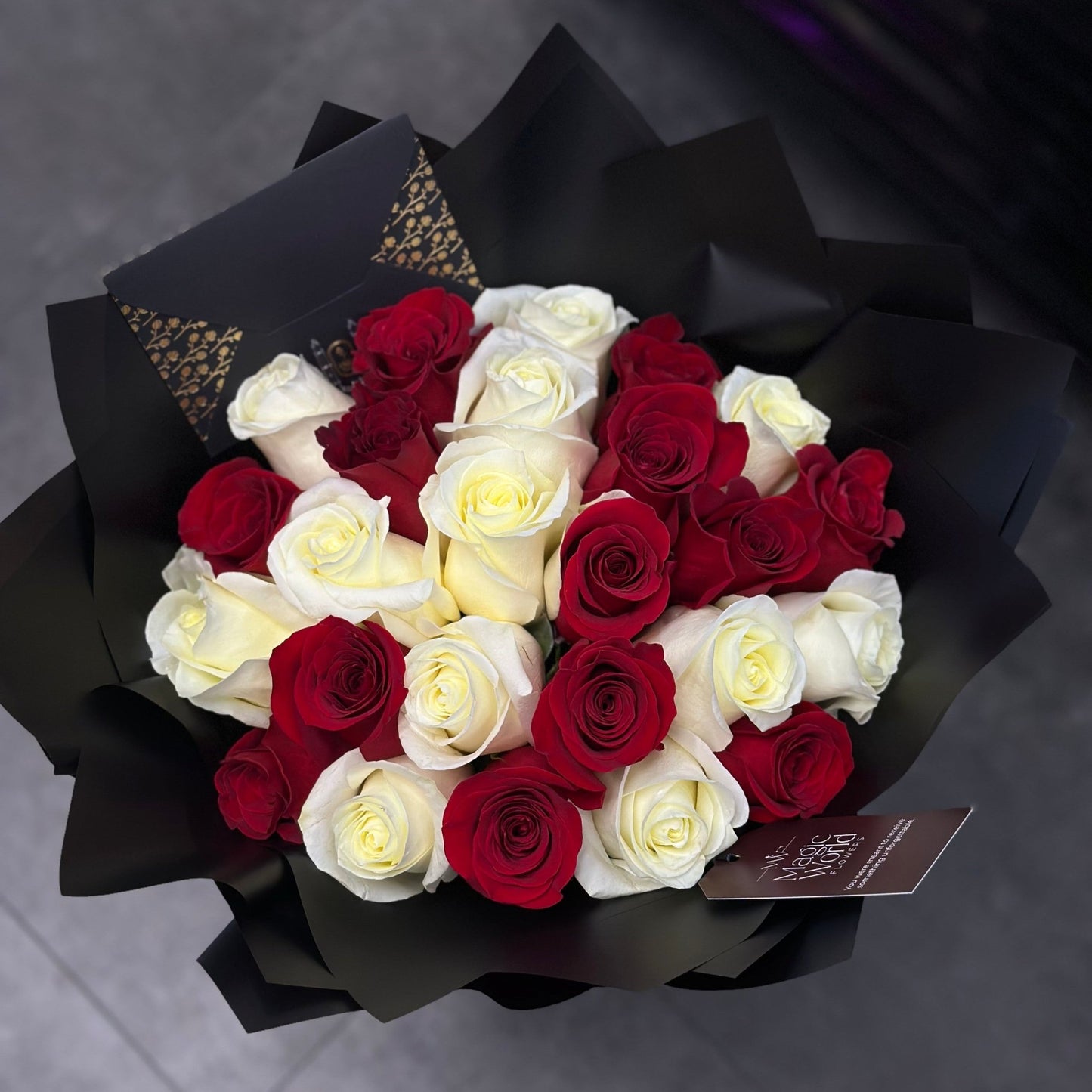 Ramo Buchon - Classic Hand Bouquet of White & Red Roses - Magic World Flowers