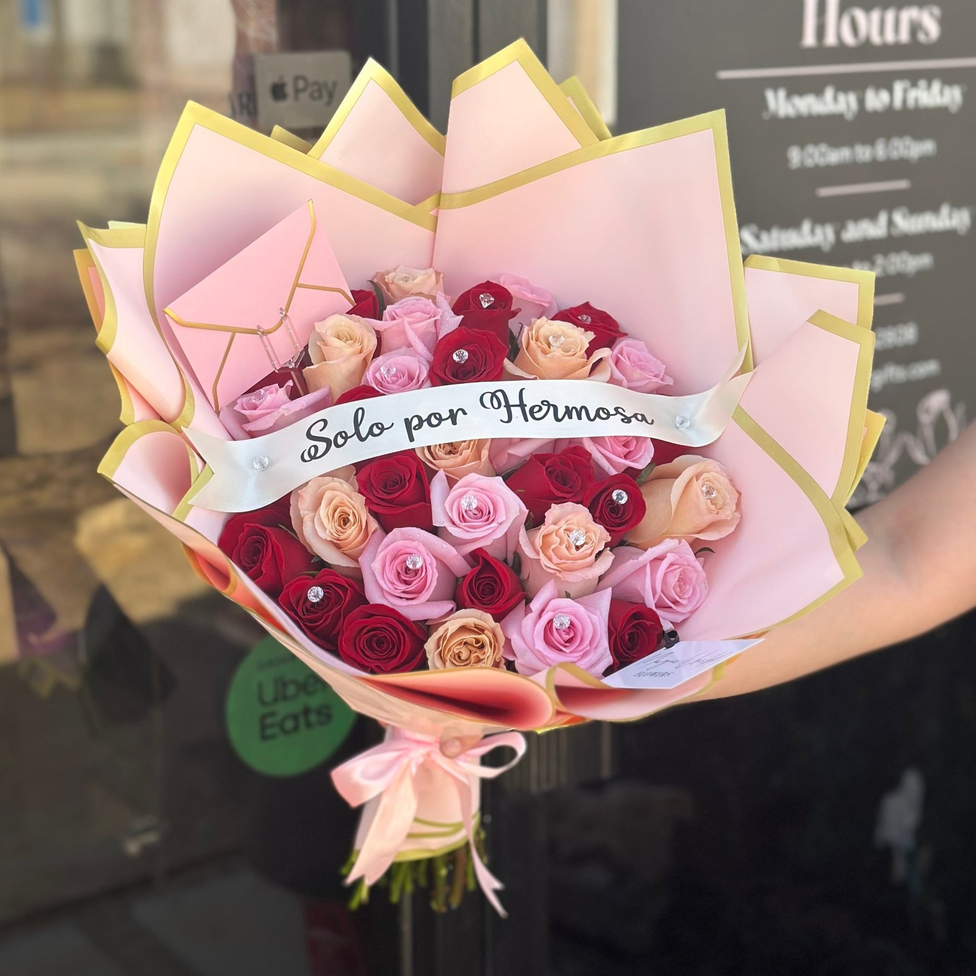Ramo Buchon - Deluxe Hand Bouquet of Mixed colors Roses - Magic World Flowers