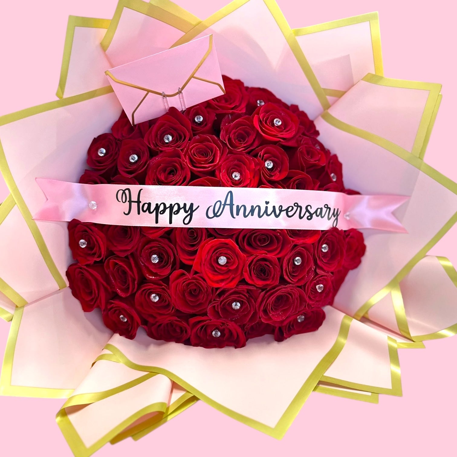 Ramo Buchon - Deluxe Hand Bouquet of Red Roses - Magic World Flowers
