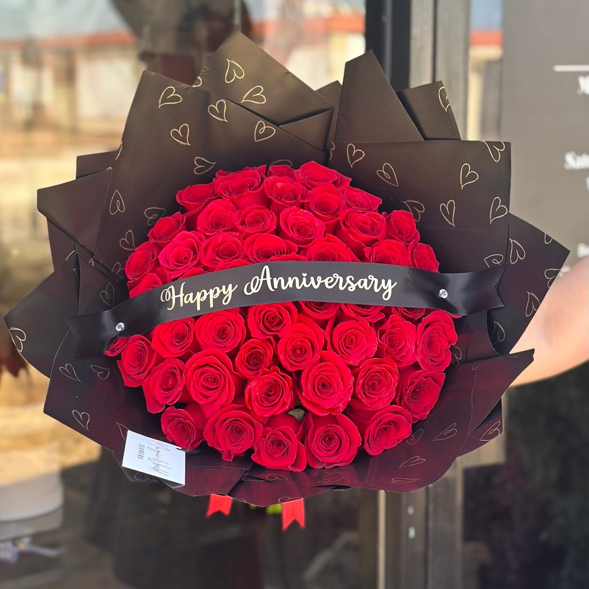 Ramo Buchon - Deluxe Hand Bouquet of Red Roses - Magic World Flowers