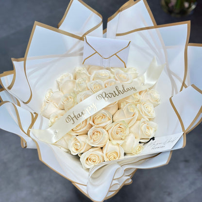 Ramo Buchon - Deluxe Hand Bouquet of White Roses - Magic World Flowers