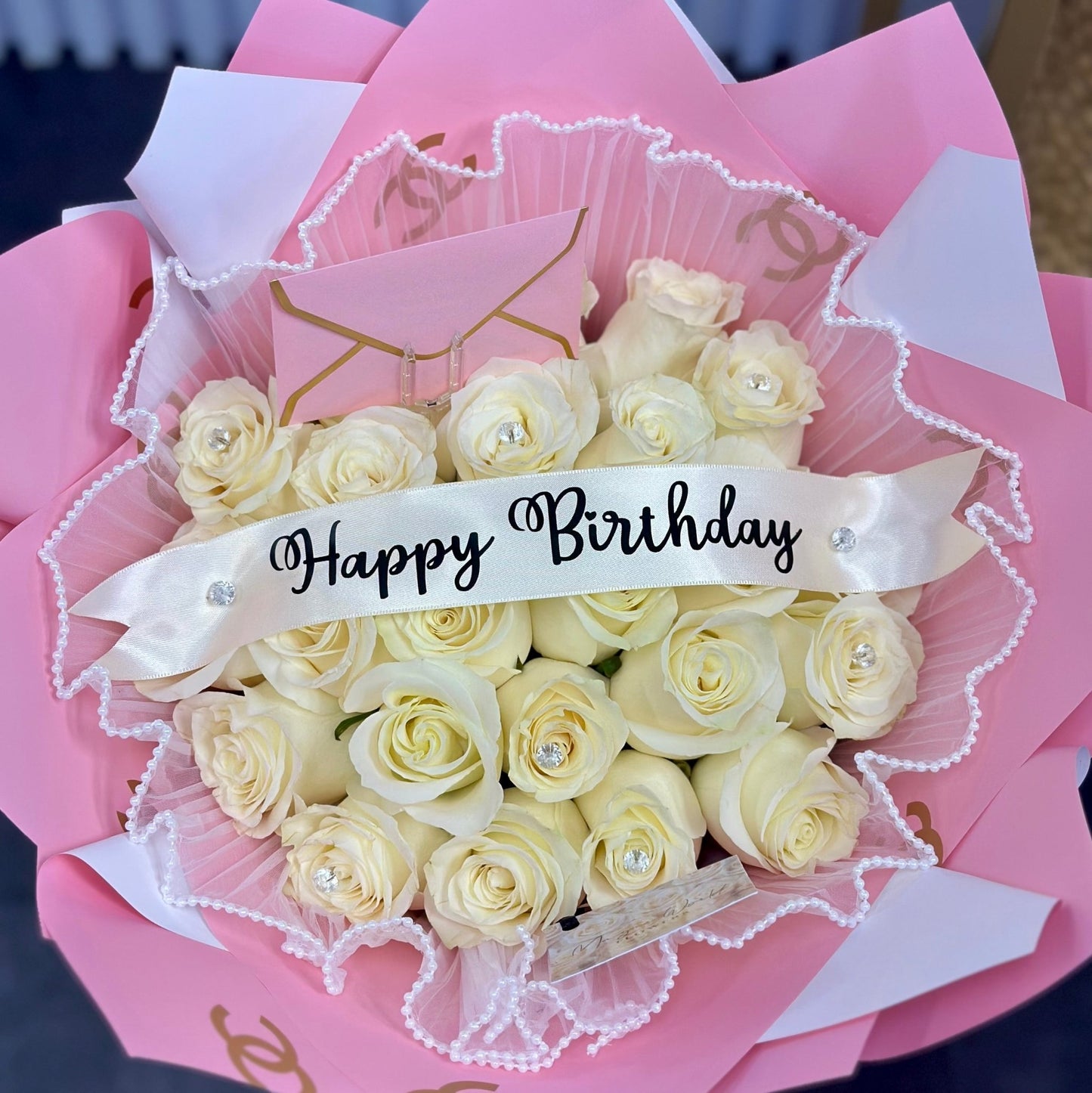Ramo Buchon - Deluxe Hand Bouquet of White Roses - Magic World Flowers