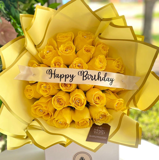 Ramo Buchon - Deluxe Hand Bouquet of Yellow Roses - Magic World Flowers