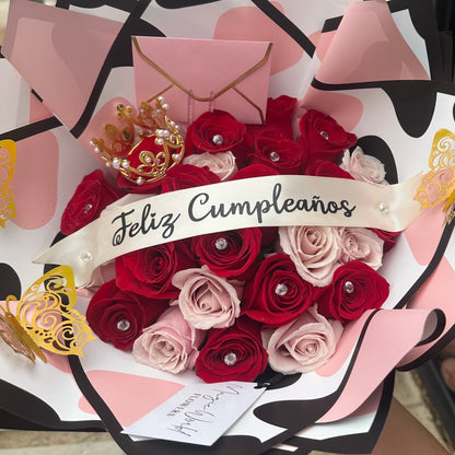 Ramo Buchon - Premium Hand Bouquet of Mixed colors Roses - Magic World Flowers