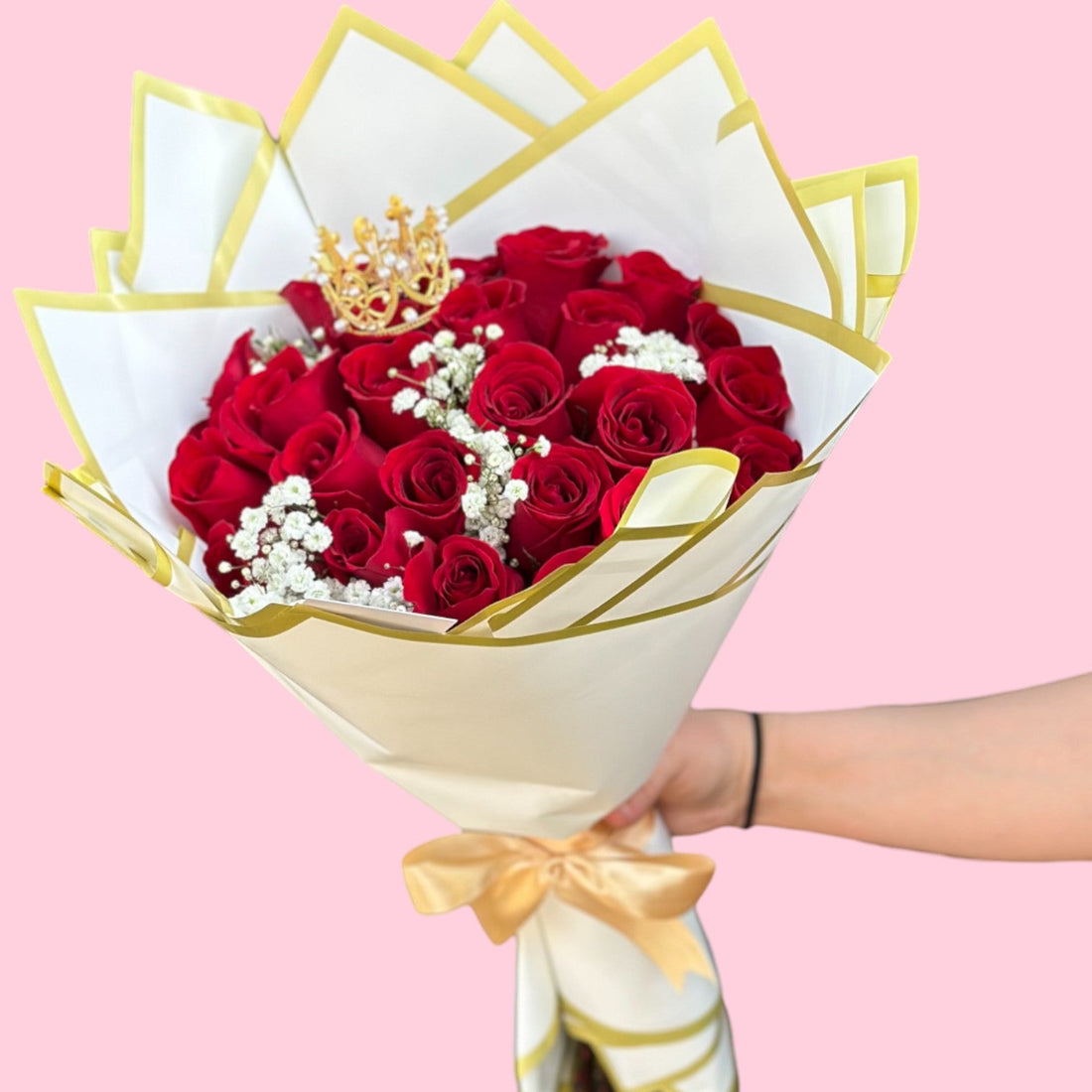 Red Ribbon Rose Ramo Ramo Buchon - Royal Red Rose Bouquet with Crown – Magic World Flowers
