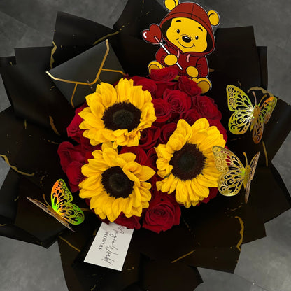 Ramo Buchon - Sunflowers 'n' Roses Hand Bouquet - Magic World Flowers