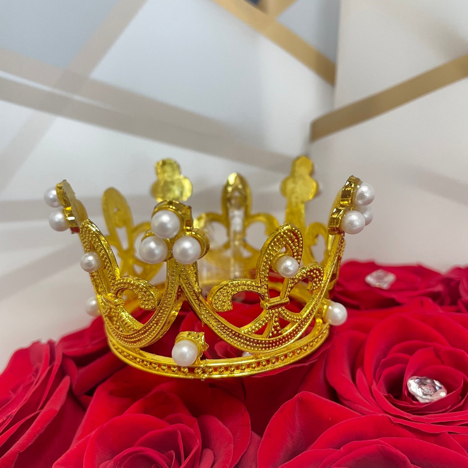 Small Crown for Ramo Buchon - Magic World Flowers