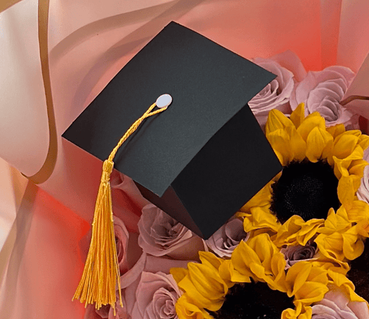 Small Graduation Hat for Graduation Ramo Buchon - Magic World Flowers