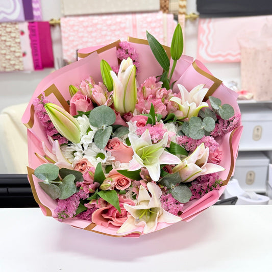 The Garden Ramo - Hand Bouquet - Magic World Flowers